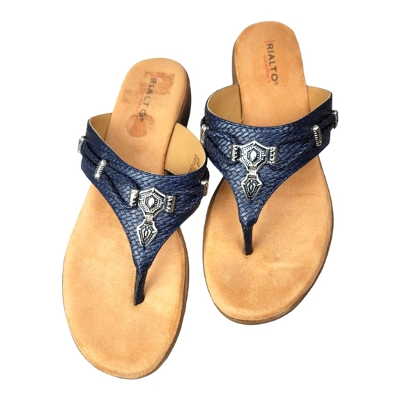 RIALTO Women's "BAILEE" Flat Thong Sandal - Picture 2 of 7